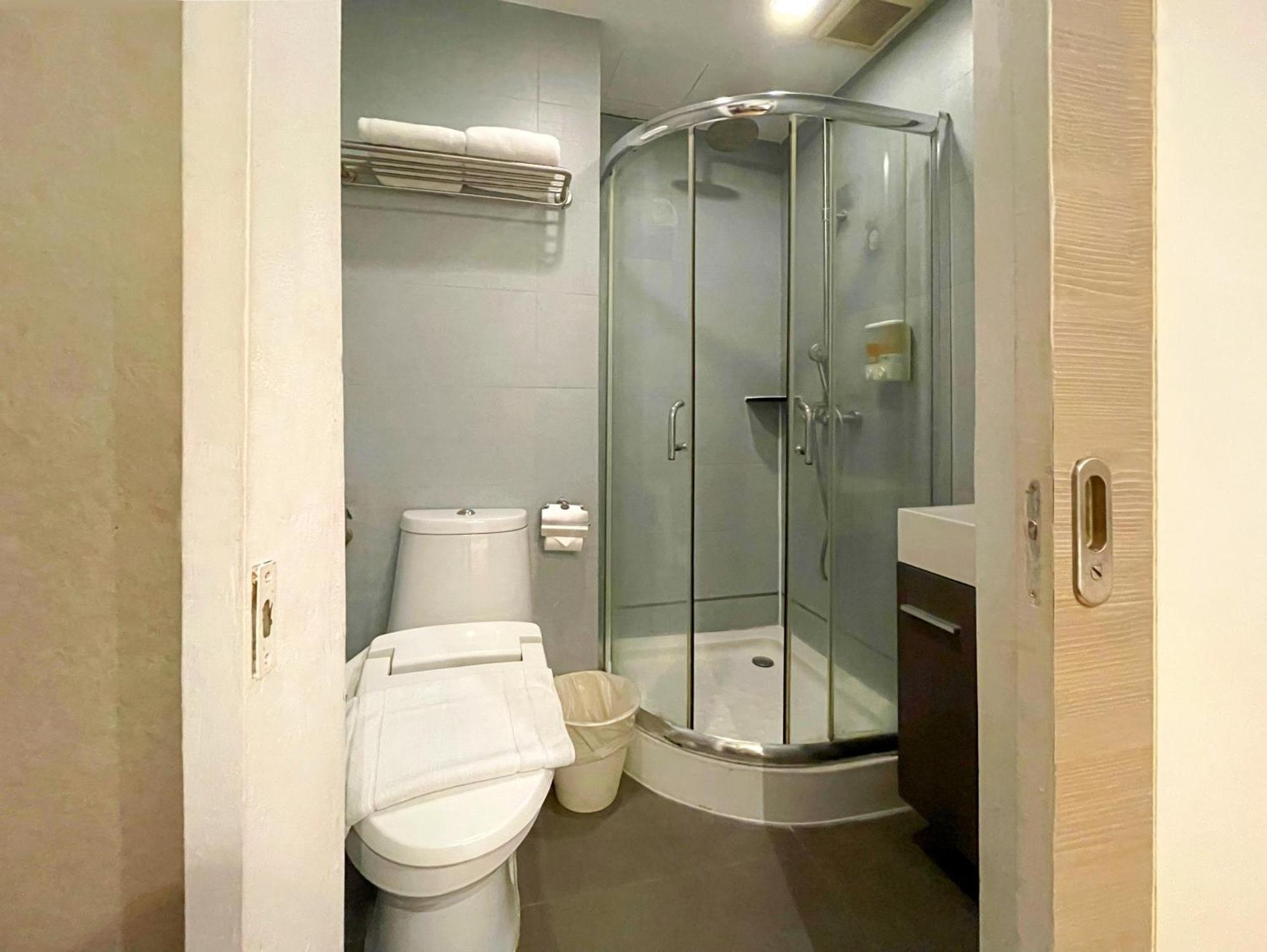 Arawana Express Phromphong Bangkok Exterior foto